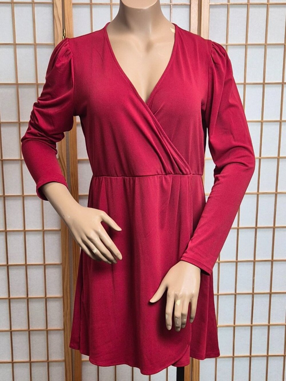 Nine West long sleeve red v-neck fancy mini dress EUC size Large